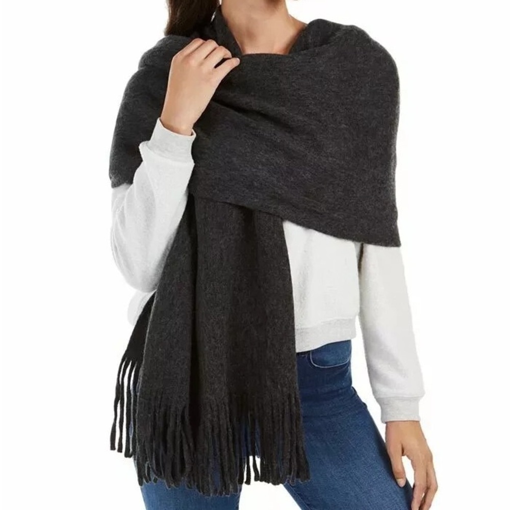 Steve Madden NWT Black Charcoal Blanket Wrap Winter Scarf Women’s One-size